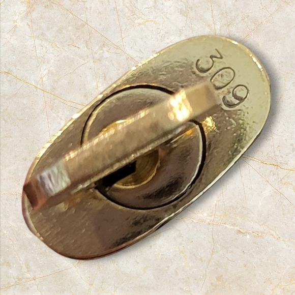 Louis Vuitton Lock and Key #309 Add a touch of luxury to your collection - Picture 5 of 5